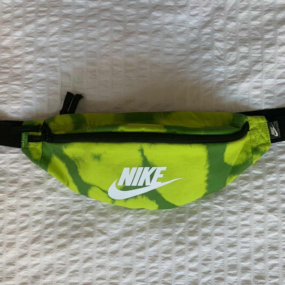 Nike Heritage Sling Bag 3L Atomic Green